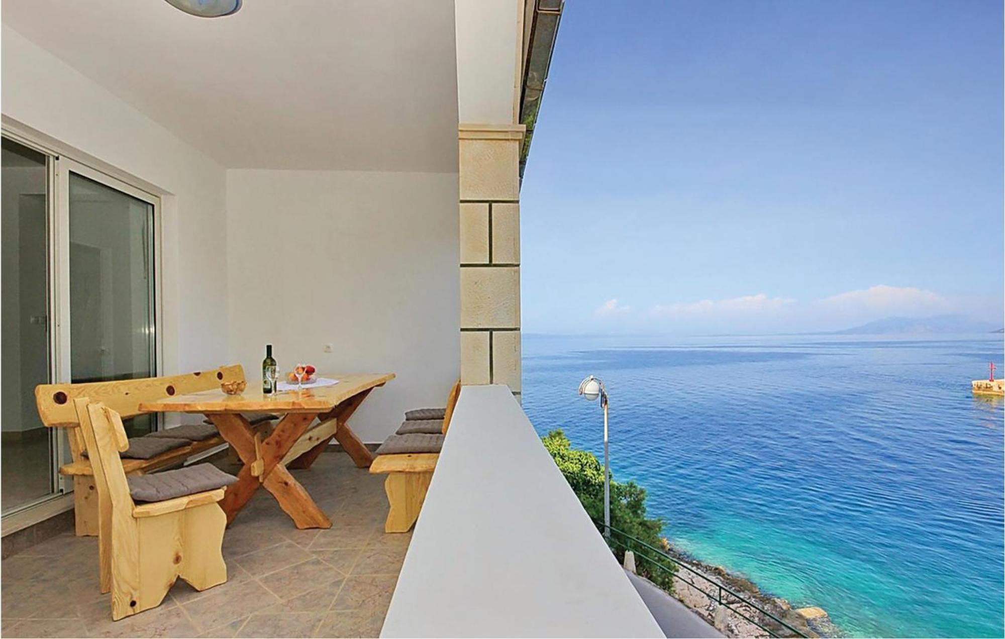 Cozy Apartment In Prigradica With House Sea View Exterior photo
