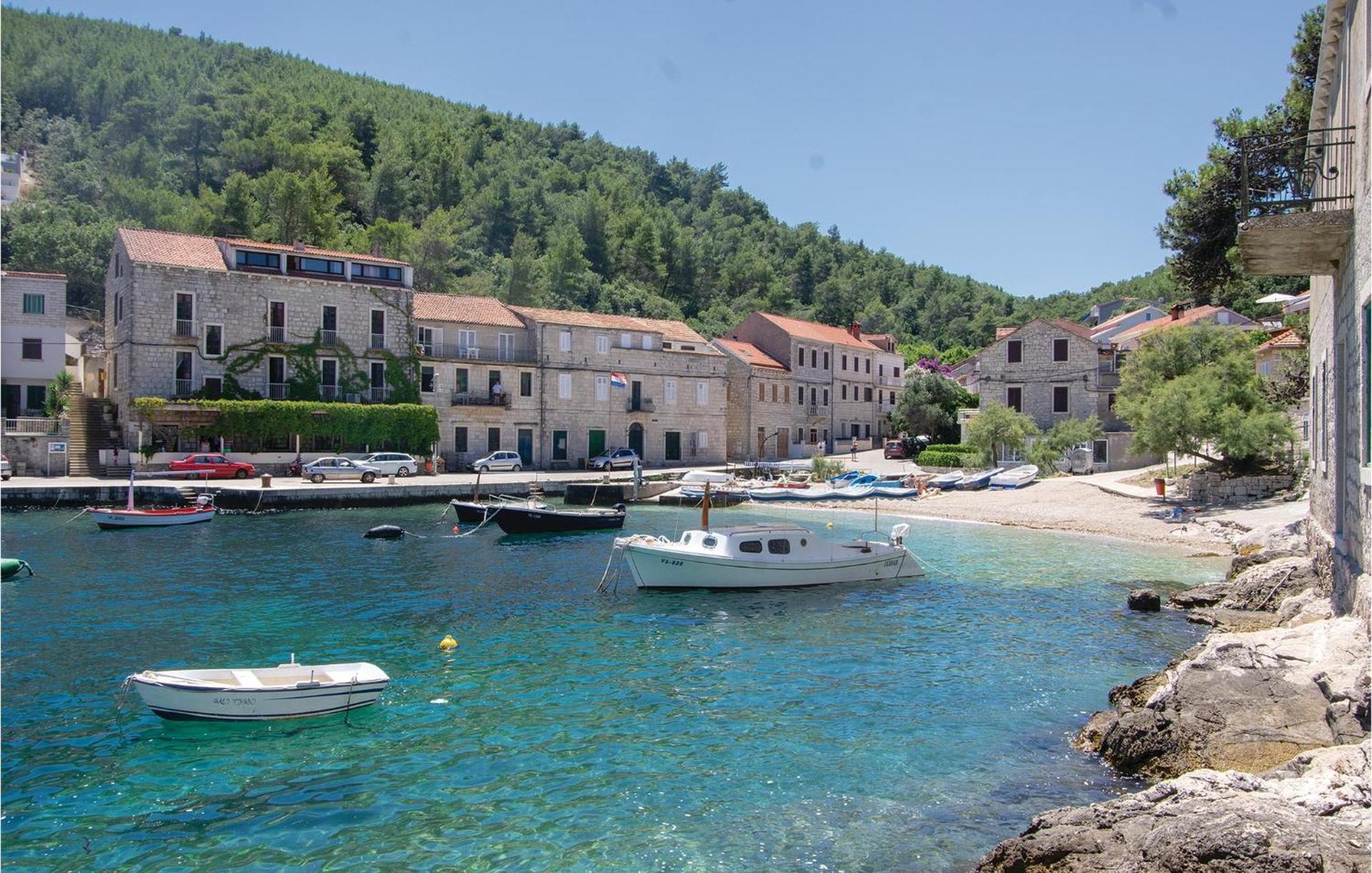 Cozy Apartment In Prigradica With House Sea View Exterior photo