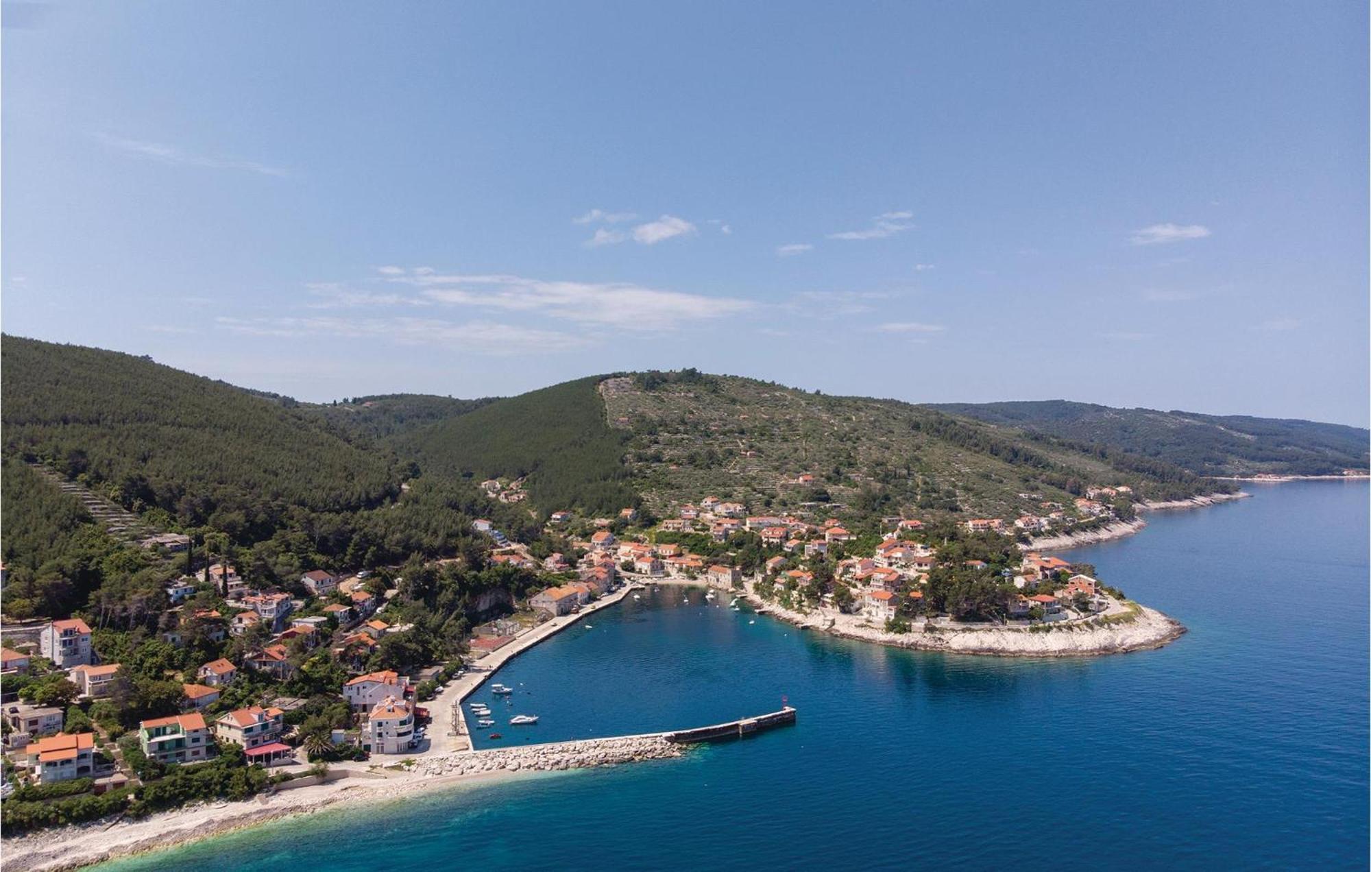 Cozy Apartment In Prigradica With House Sea View Exterior photo